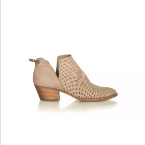 Dolce Vita beige block heel booties heels 5.5